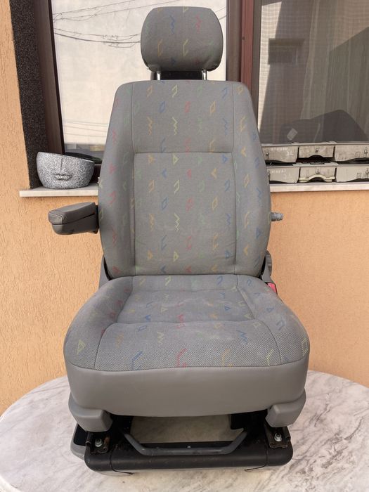 Scaun poasager individual VW Caravelle pret 750 lei