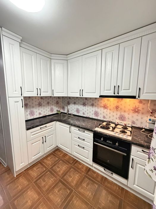 Сдам 2 ком. Изюминка, 1/9, мебел., техника, маш.-авт., 170 тыс.+ком