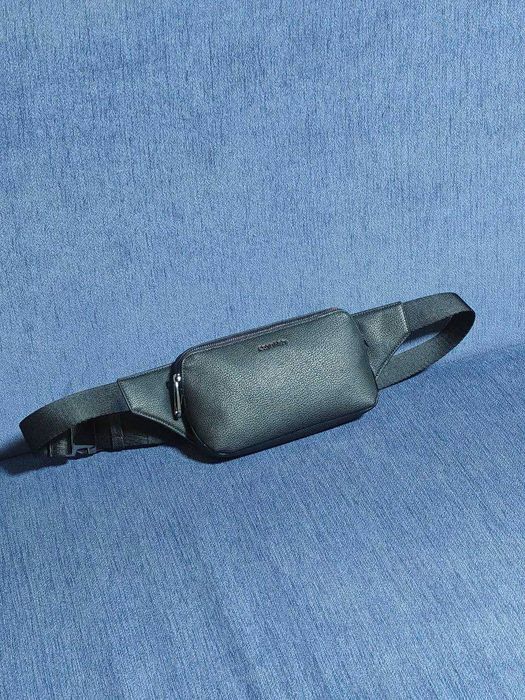 Бананка новая, Calvin Klein.