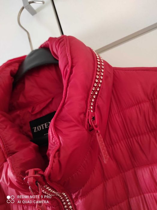 Дамско яко червено късо