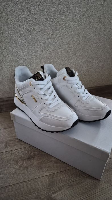 Дамски маратонки -GUESS  40 номер
