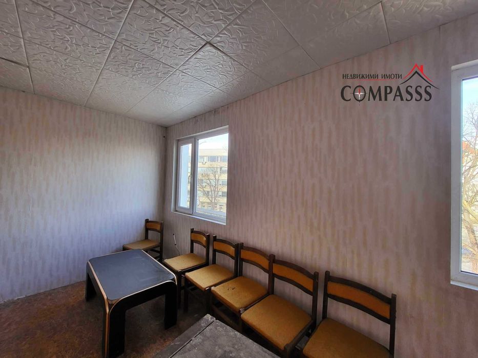 гр. Добрич, етаж от административна сграда - 86408.32евро!