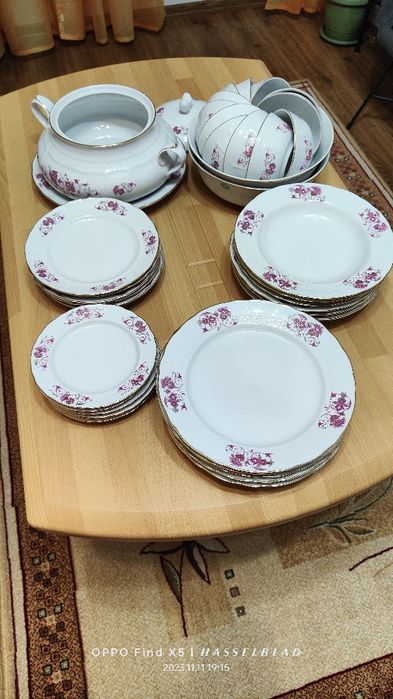 Vând servici de masa cal.1 fabricat la Cluj.12 persoane