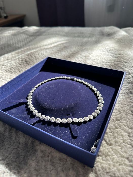 Vand colier swarovski.
