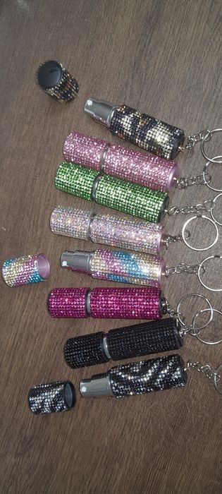 Atomizor parfum reîncărcabil cu strassuri / breloc cu pietre cadou pentru femei
