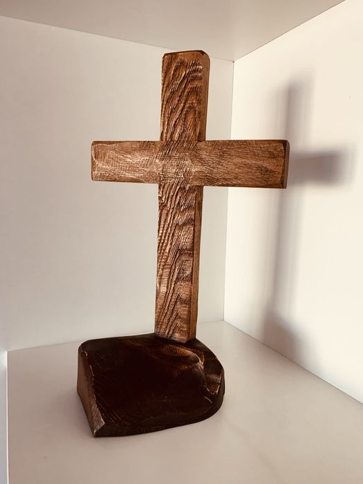 Стилизиран ръчно изработен кръст