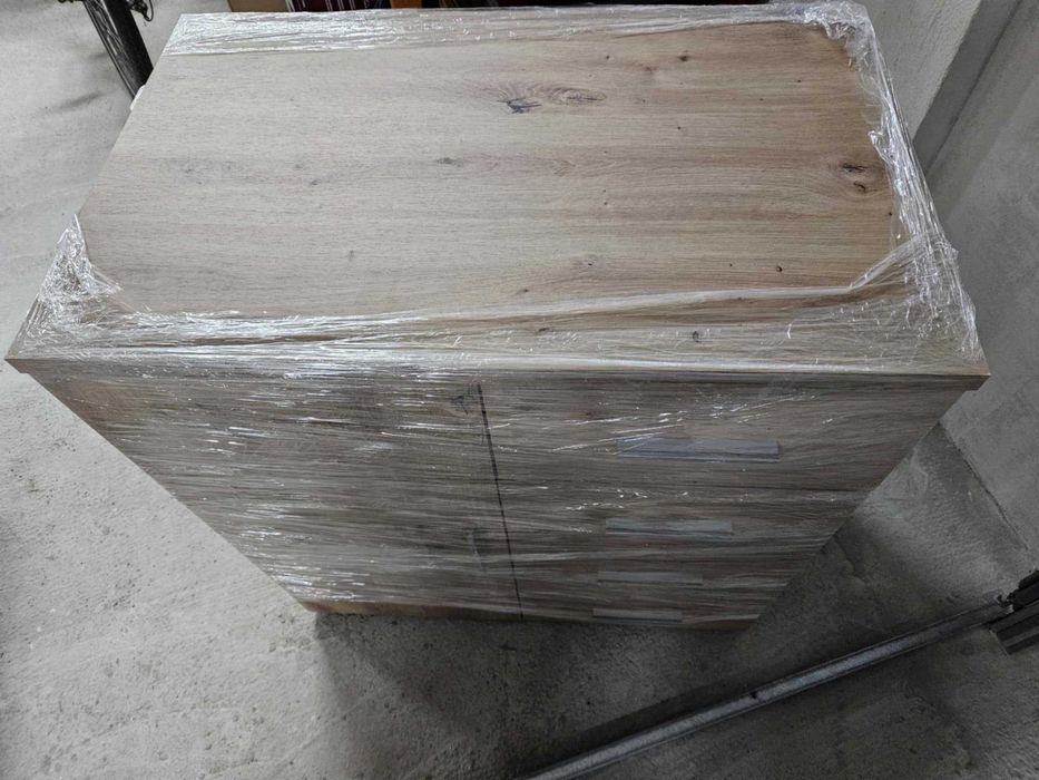 Комод с чекмеджета и врата