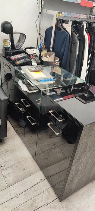 Оборудване за магазин за дрехи