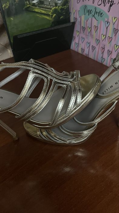 Босоножки туфли золотые