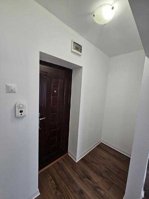 Vand garsoniera renovata in blocul de la CEC (ultracentral)