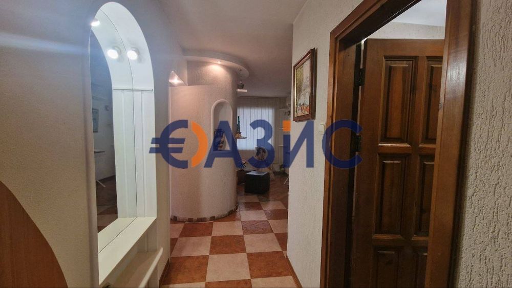 Тристаен апартамент с камина, Несебър, България, 120 кв. м. + гараж