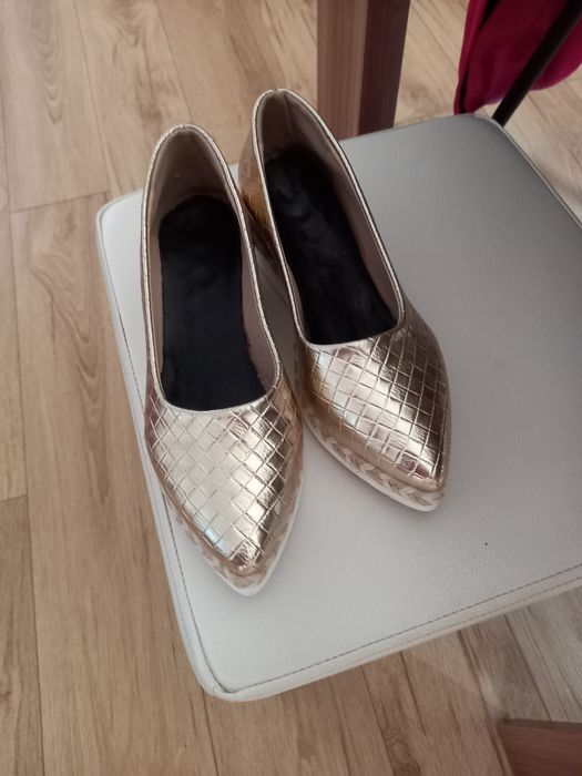 Pantofi cu talpa de spumă nr 36