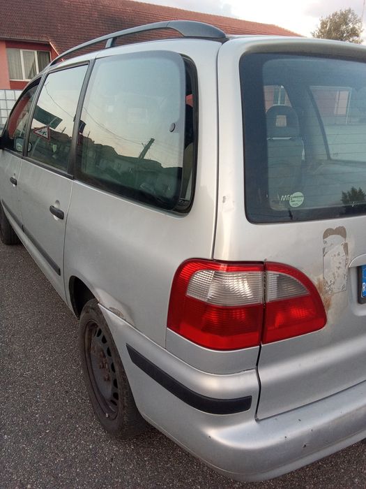 Vând Două bucăți Ford Galaxy