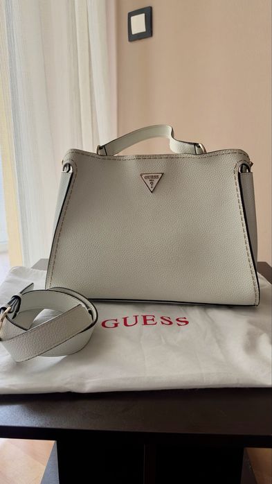 Дамска чанта GUESS
