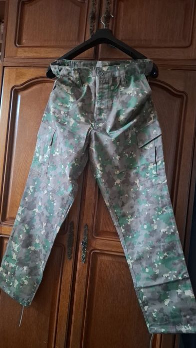 Costum combat forțele terestre