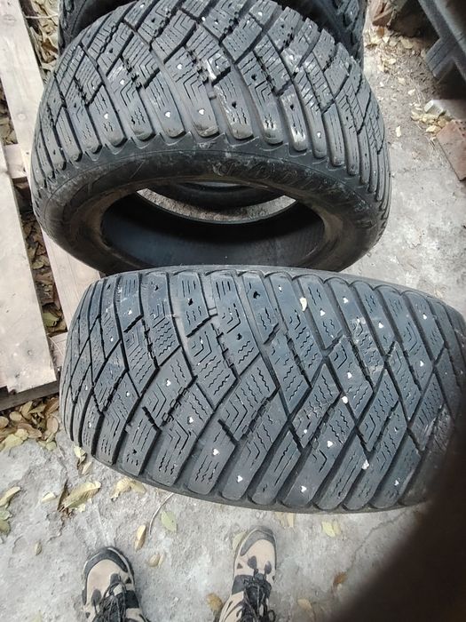 Продам шины зимние 215/55 /17