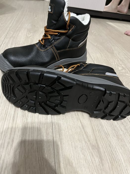 Продам ботинки рабочие