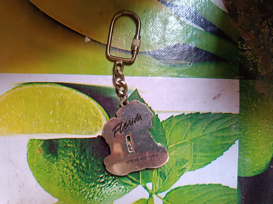 Продам брелки из Сочи и из Майами