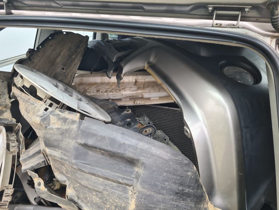 Dezmembrez Nisan X trail 4x4 diesel cu volan stânga.