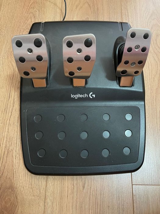 Logitech G920 Driving Force Racing Wheel, Xbox One, PC, 900° Rotation