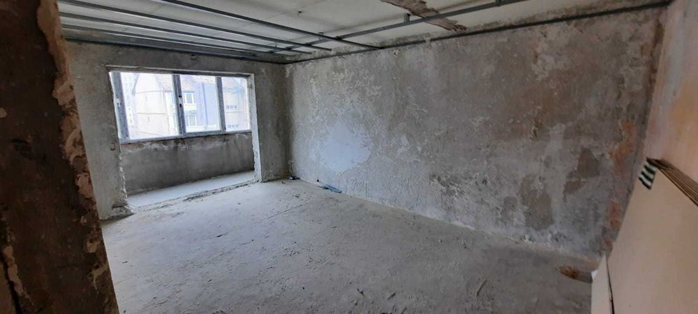 Se vinde apartament 4 camere situat la etajul 3/4 Str Vasile Alexandri (Cocosvar)