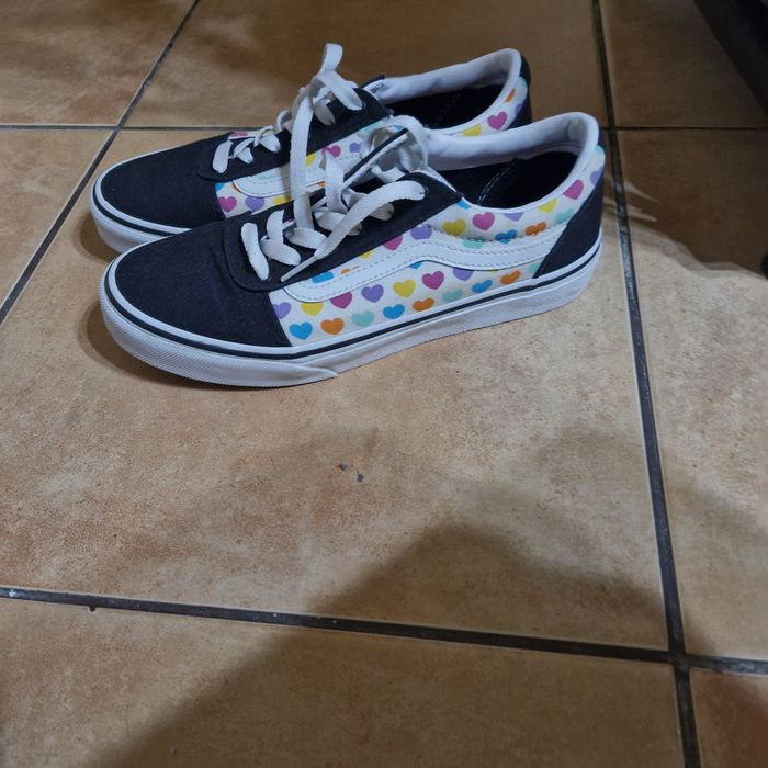 Tenisi Vans puratati o data