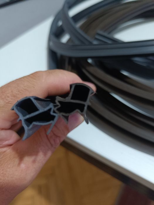 Cheder sau garnitura pentru ușa de intrare!