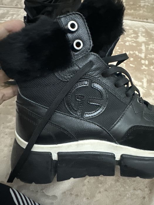 Продам зимние кроссовки