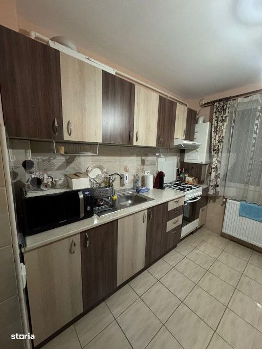 Apartament 2 camere, decomandat, parcare, zona Teilor