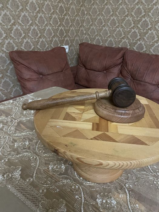 Судялар молотоги.