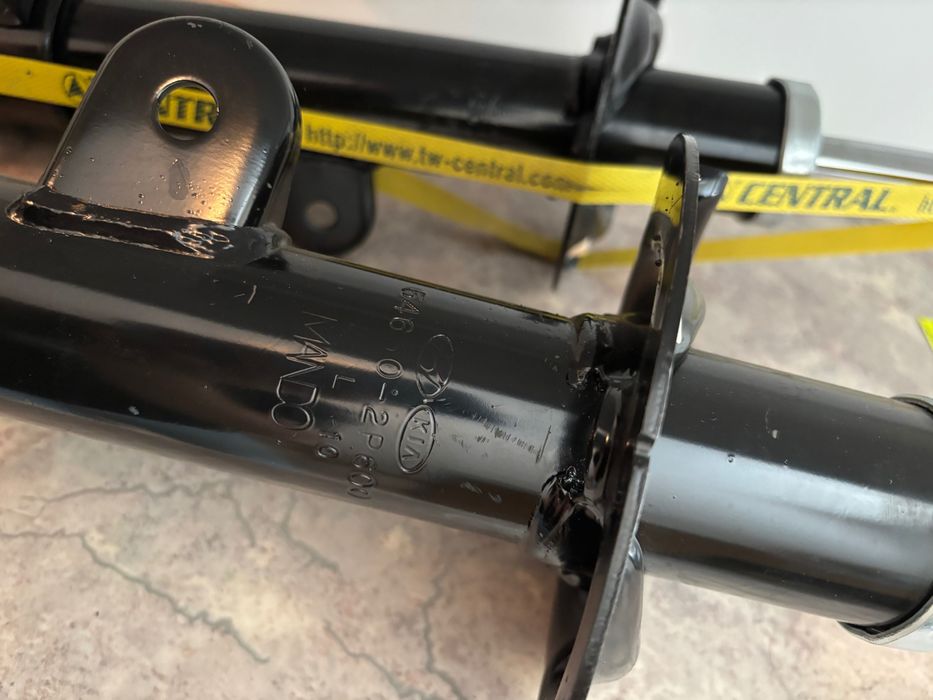 Амортизаторы передние Kia Sorento 2010