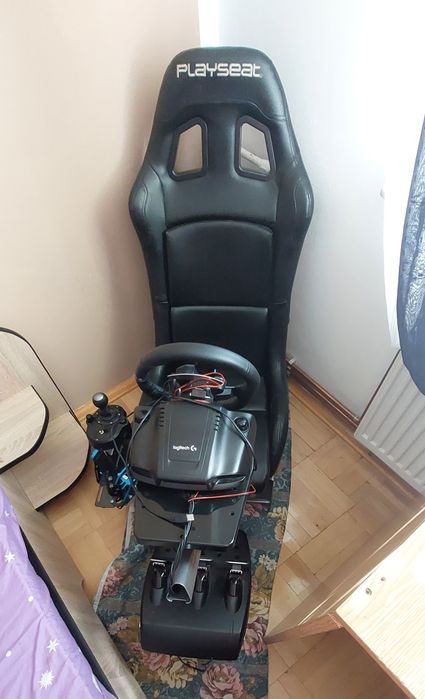 Vând scaun  si volan PS4