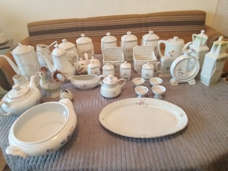 Ретро порцеланов сервиз с допълнителни части