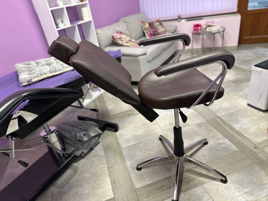 КОЗМЕТИЧЕН/гримьорски/ стол