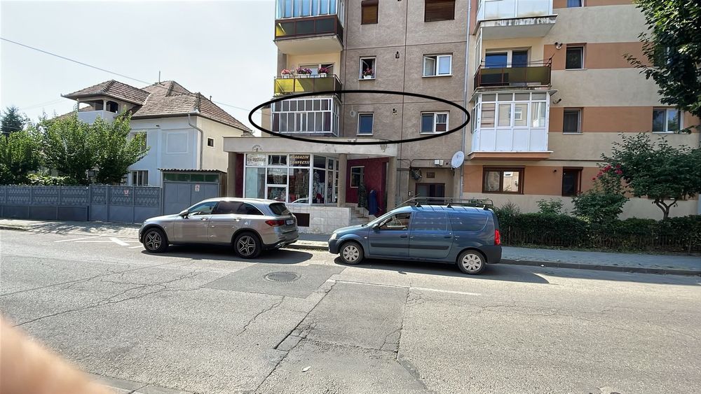 Vând apartament 4 camere, persoana fizica
