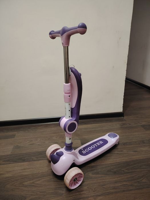 Детский самокат сотилади