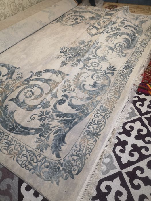 Продам ковры новые