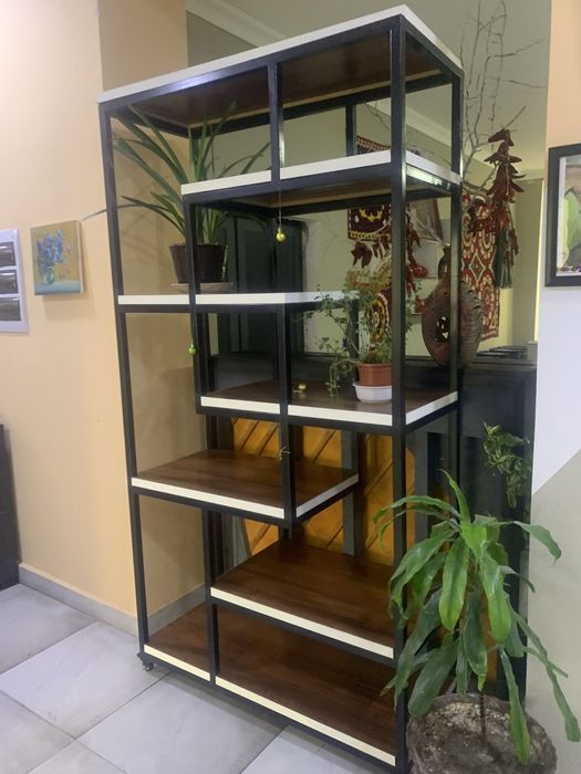 Стеллаж, витринный холодильник, диван и прочее