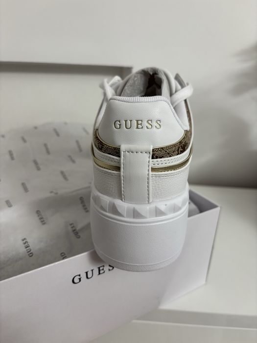 Оригинални обувки Guess