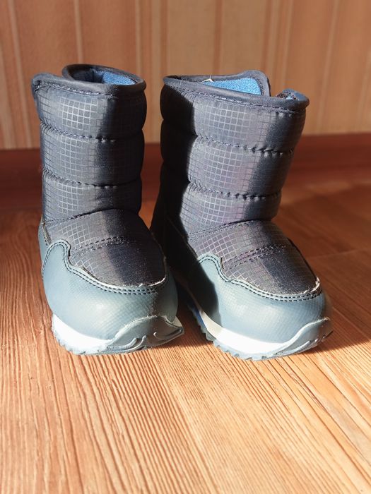 Продам детскую обувь