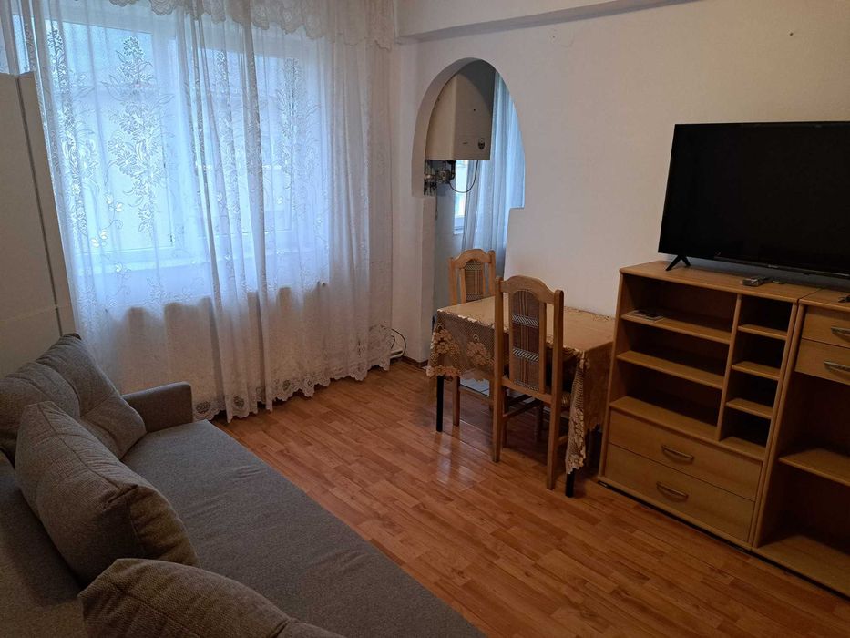 Închiriez apartament cu 2 camere