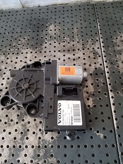 Motoras macara dreapta spate volvo s40 31264191aa 973628104