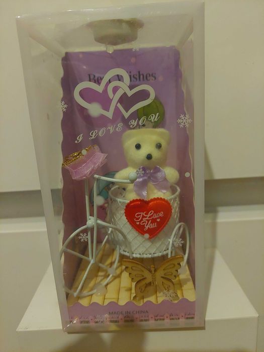 Cutie cadou cu ursulet pe bicicleta cu instalatie