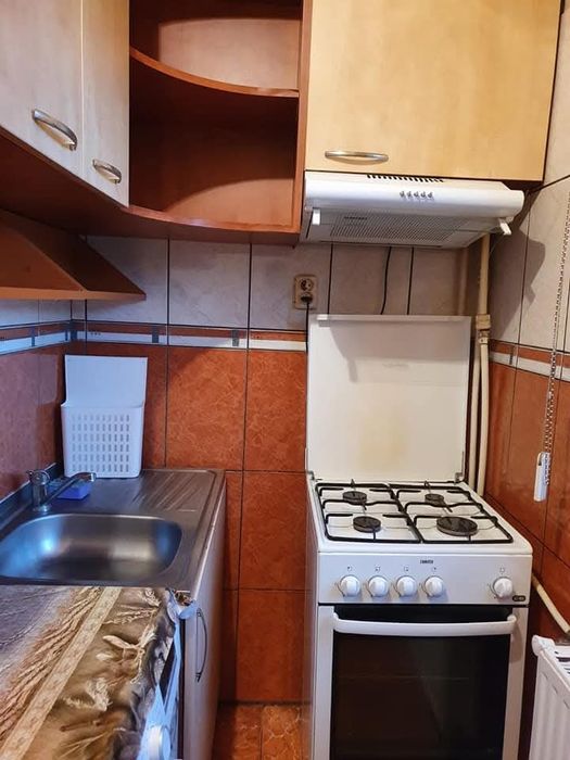 Închiriez apartament!