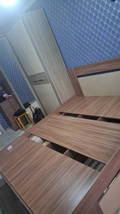 Двухспальная кровать.