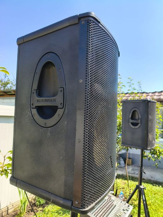Boxe behringer cu putere mixer
