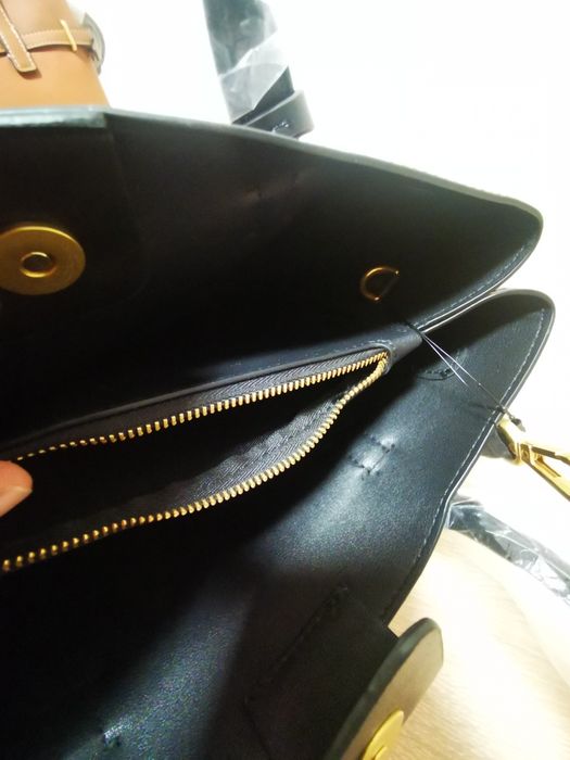 Poșete Mango, noi cu etichetă