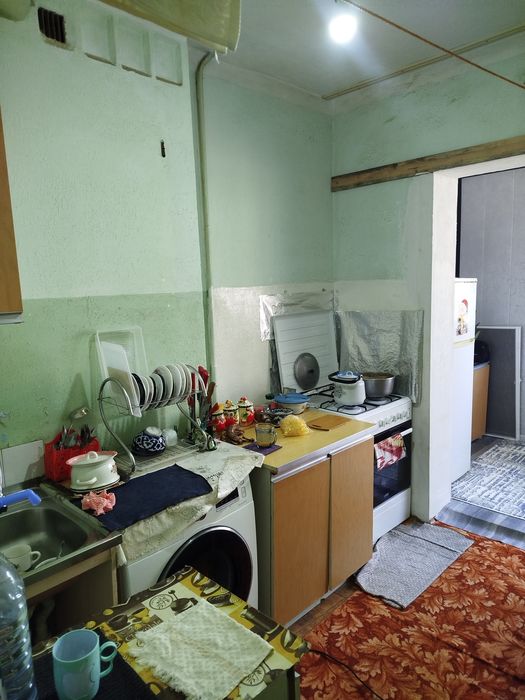 Продам кв в 8 микрорайоне с центральной отоплением