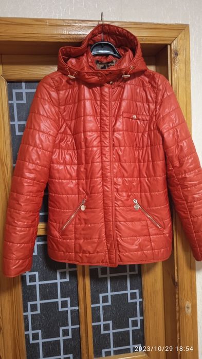 Продаю куртку ветровку