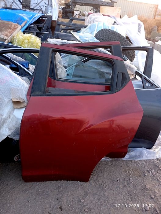 Задняя дверь Nissan Juke